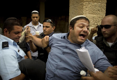 Itamar Ben Gvir in 2010 held by police after shouting slogan at White House Chief of Staff Rahm Emanuel during his visit to Jerusalem 