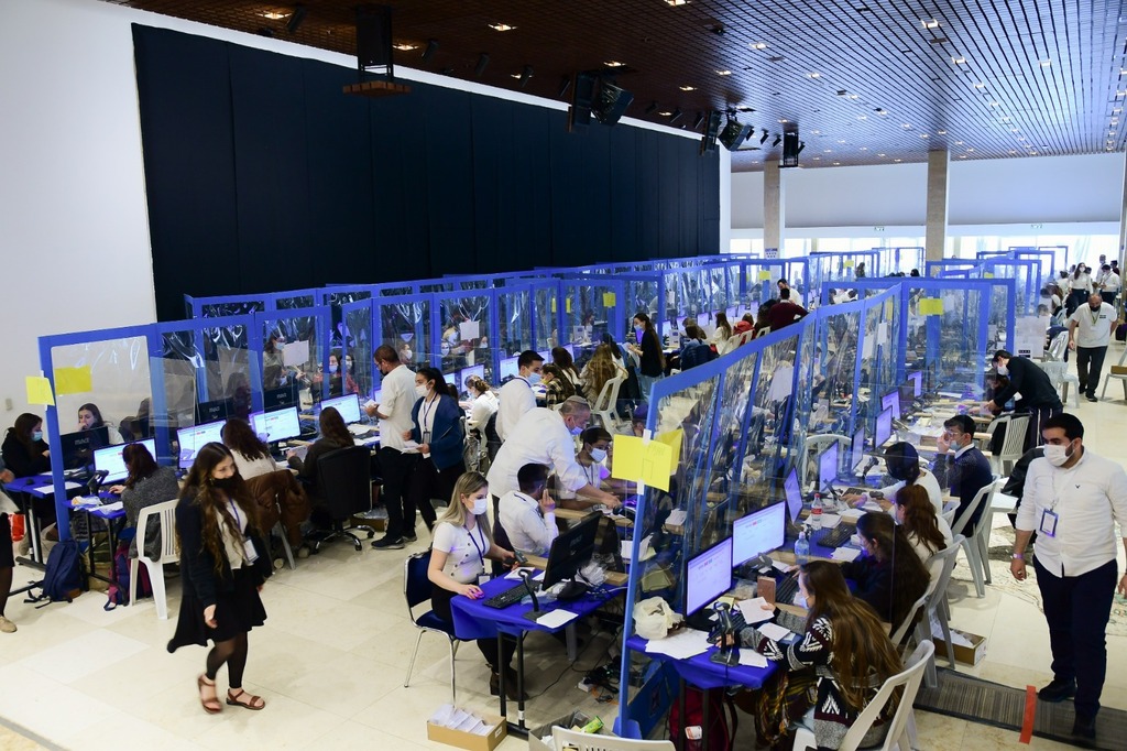 Counting the votes in the Central Election Commission