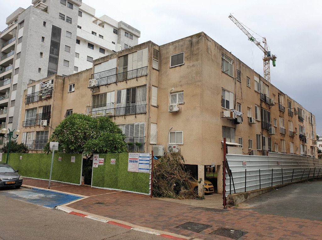    בניין לקראת התחדשות עירונית.   הליכים ארוכים ומייגעים, תשואה נאה