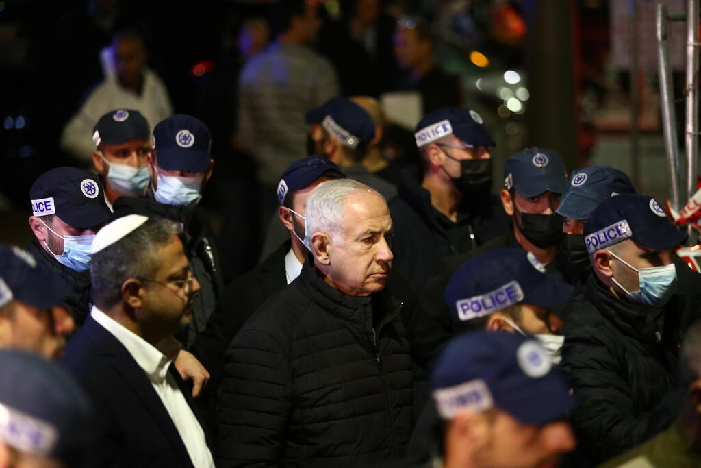 ראש הממשלה בנימין נתניהו מבקר בזירת הפיגוע