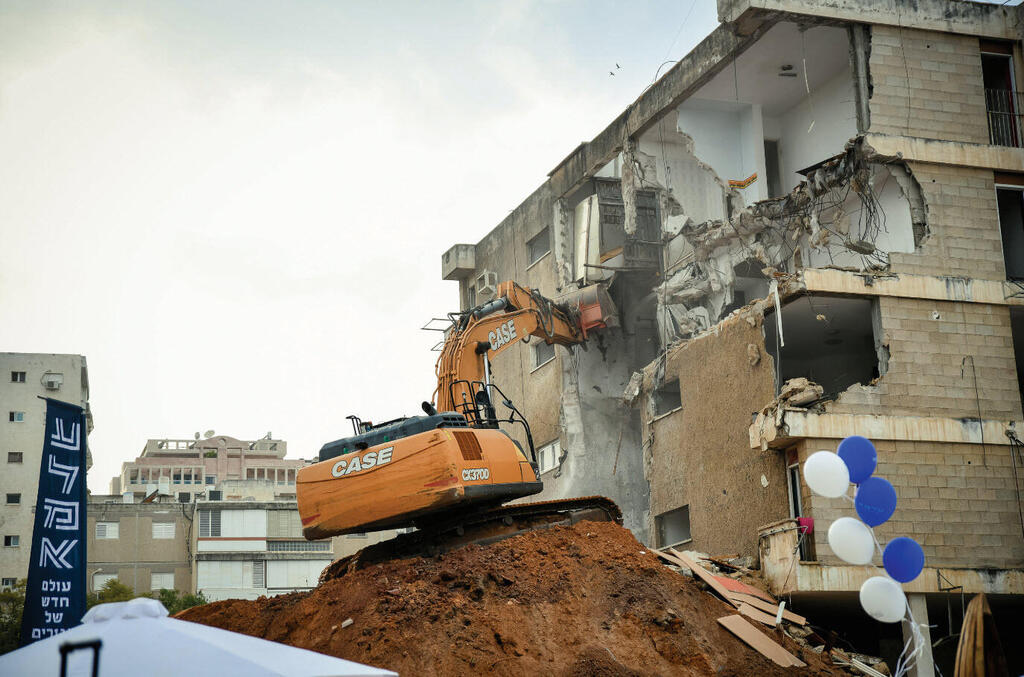 קידום ההתחדשות העירונית. הריסת מבנים לקראת פרויקט פינוי־בינוי עלמא של קבוצת כנען בקריית אונו (צילום: גלב סמירנוב) קידום ההתחדשות העירונית. הריסת מבנים לקראת פרויקט פינוי־בינוי עלמא של קבוצת כנען בקריית אונו