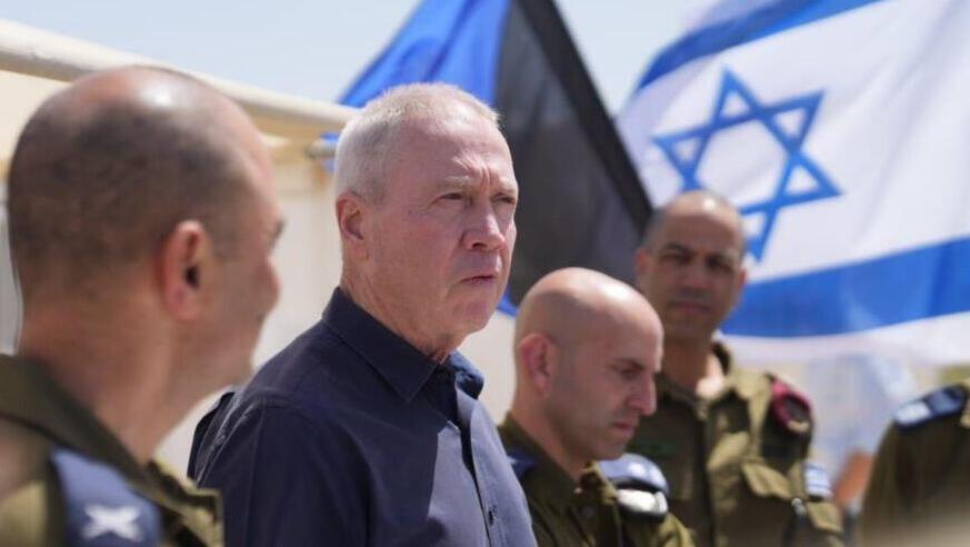שר הביטחון יואב גלנט בביקורו בסולל כיפת ברזל בדרום הארץ