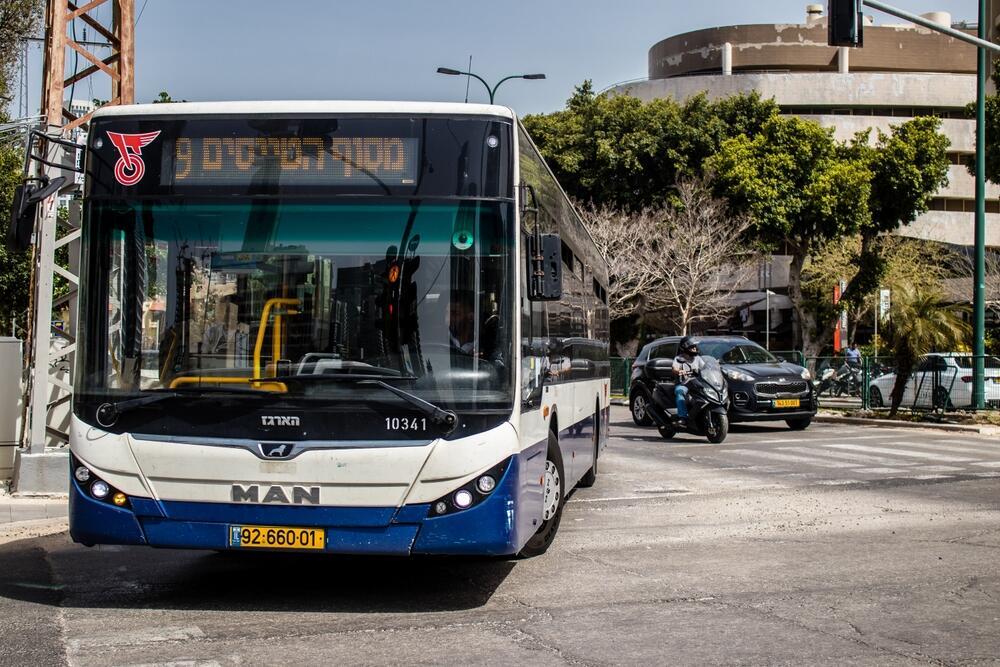 אוטובוס של חברת דן בתל אביב