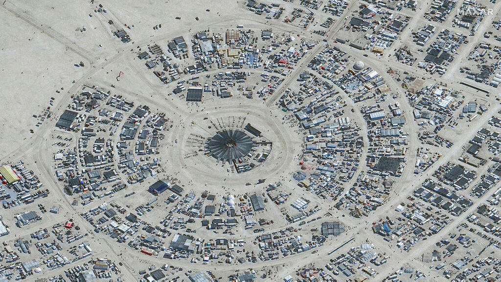 Due to floods, the entrance to the Black Rock City of the Burning Man festival in the Nevada desert was closed (Photo: Reuters, Maxar Technologies) עקב שיטפונות, נסגרה הכניסה לפסטיבל ברנינג מן במדבר נבאדה שבארצות הברית