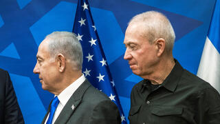 ראש הממשלה בנימין נתניהו ושר הביטחון יואב גלנט עם מזכיר ההגנה האמריקני לויד אוסטין