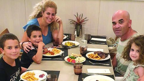 דלית רם אהרון ובני משפחתה בשבוע שעבר במלון באילת