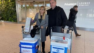 פרופ ג׳ירי פרוניאק ראש התכנית להשתלות בפראג ודר תמר אשכנזי