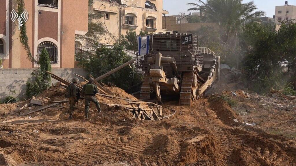 תיעוד: חיל האוויר השמיד עמדת שיגור בזמן ששיגרה רקטות לעבר העיר שדר Il s'agit d'une somme d'argent de 250 dollars.