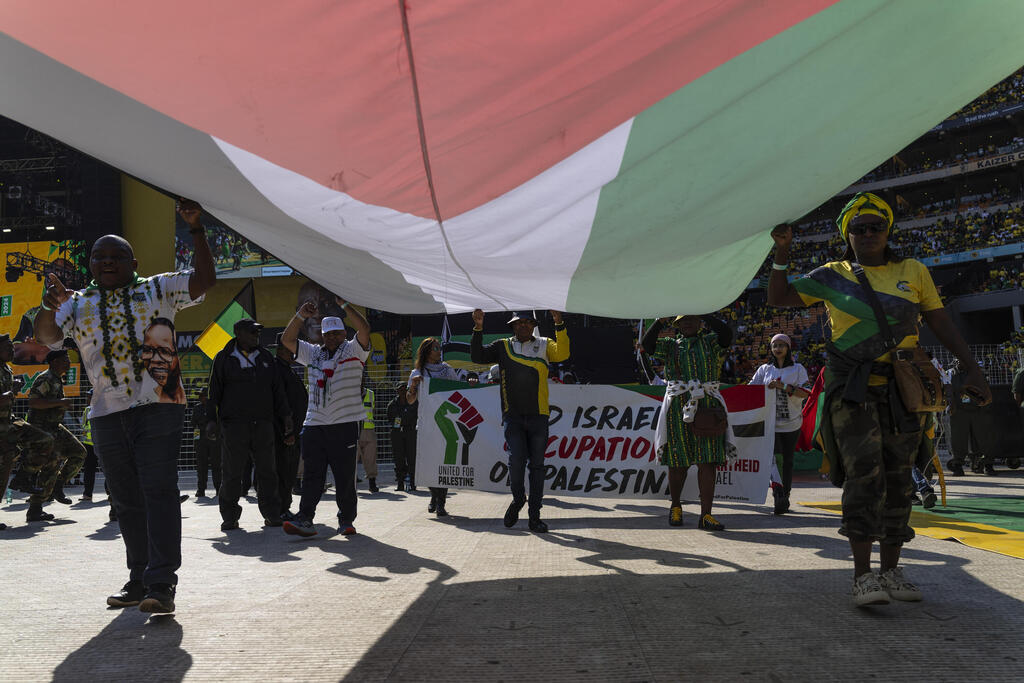 דרום אפריקה עצרת בחירות של מפלגת השלטון ANC דגל פלסטין