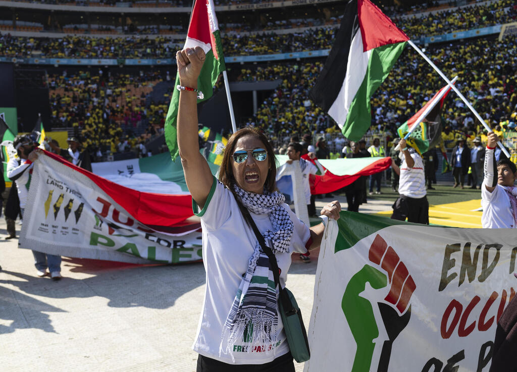דרום אפריקה עצרת בחירות של מפלגת השלטון ANC דגל פלסטין