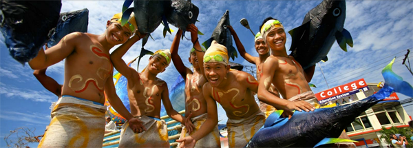 פסטיבל בבירת הטונה של הפיליפינים: ג'נרל סנטוס. באדיבות Rhonson NG ומשרד התיירות הפיליפיני