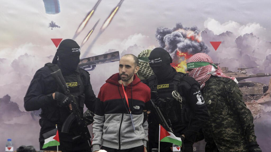 רגעי שחרור החטופים בפעימה השביעית