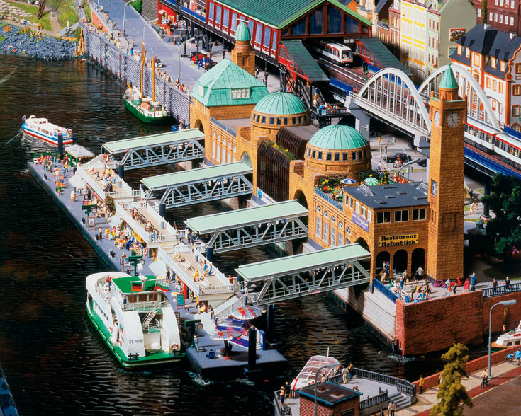 הנמל הגדול ביותר בגרמניה - בקטן קטן (צילום: מתוך miniatur-wunderland.de)