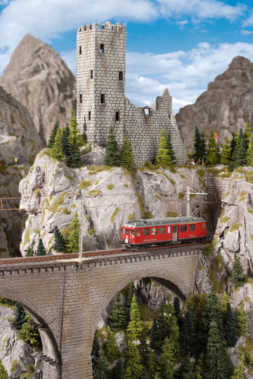 רכבת דוהרת בשוויץ (צילום: מתוך miniatur-wunderland.de)