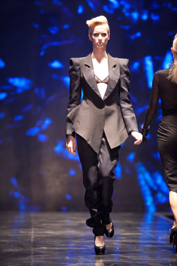 התצוגה של יניב פרסי בשבוע האופנה תל אביב (צילום: לם וליץ סטודיו )