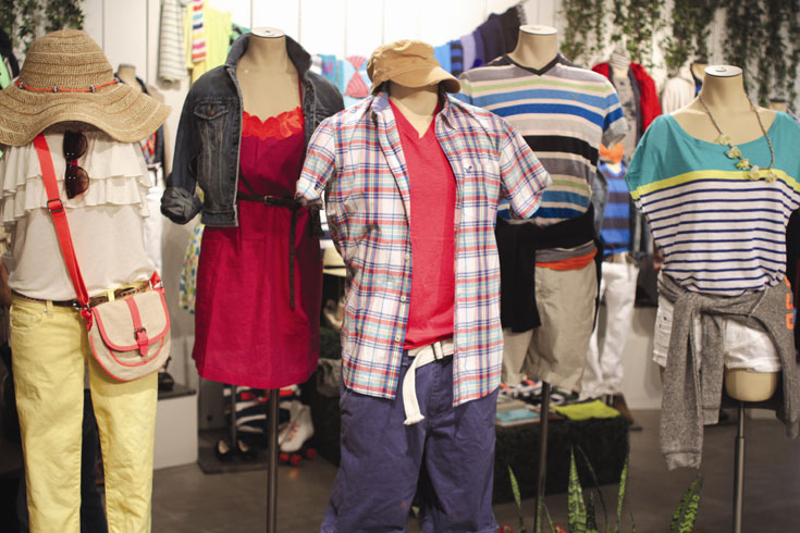בגדי קז'ואל בצבעי פסטל וקולקציית הלבשה תחתונה מטריפה (צילום: גיא סילברמן)