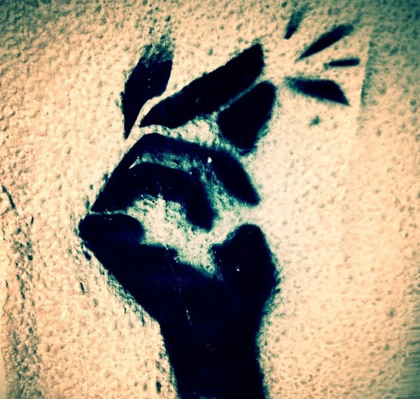 האם זה יכול להסתדר בנקישת אצבע? (צילום: מור יצחק)