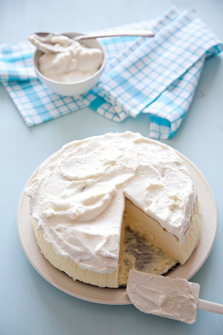 עוגת גבינה עם קרם (צילום: יוסי סליס, סגנון והכנה: נטשה חיימוביץ')