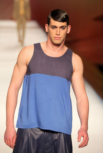 נבחר לדגמן: אריאל רודרמן בתצוגת האופנה של קסטרו לאביב-קיץ 2012 (צילום: אבי ולדמן)