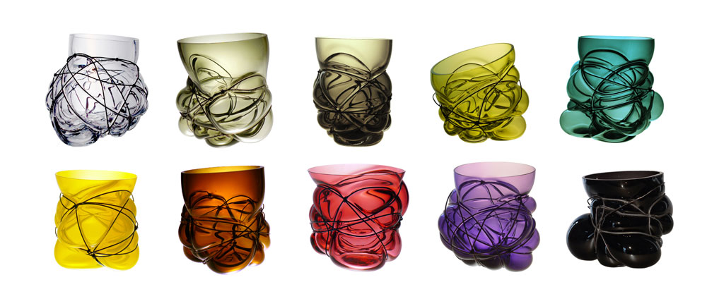 קולקציית ''Colors'' של ונסה מיטראני הצרפתייה - זכוכית מנופחת לתוך רתמת מתכת, שמעצבת את צורתה. למעצבת הצעירה כמה קולקציות מרשימות בדמיון ובמעוף שלהן (Courtesy of  Vanessa Mitrani)