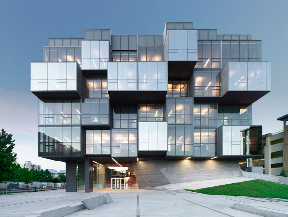 הפקולטה לרוקחות של אוניברסיטת בריטיש קולומביה בוונקובר. תכנון: משרד Saucier + Perrotte Architects יחד עם  HCMA המקומי (צילום: Marc Cramer)