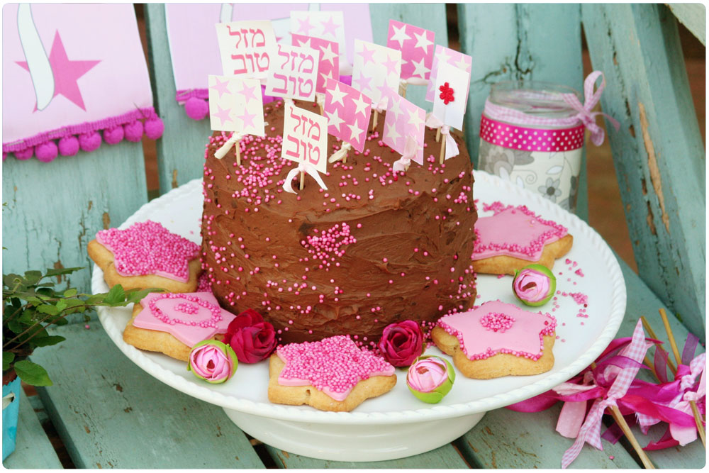 קלה להכנה אבל מאוד מרשימה. עוגת יום הולדת בגוני הוורוד (צילום: דליה ברנובר)