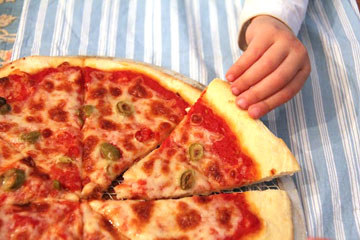 פיצה ביתית (צילום: עמרי פולק )