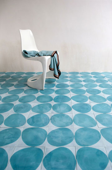 טרנדי גם בחו''ל: אריחי בטון מתוצרת ''contemporary tiles''. הם עולים 110-200 דולר למ''ר, והחברה שולחת גם לישראל (Courtesy of Marrakech Design)