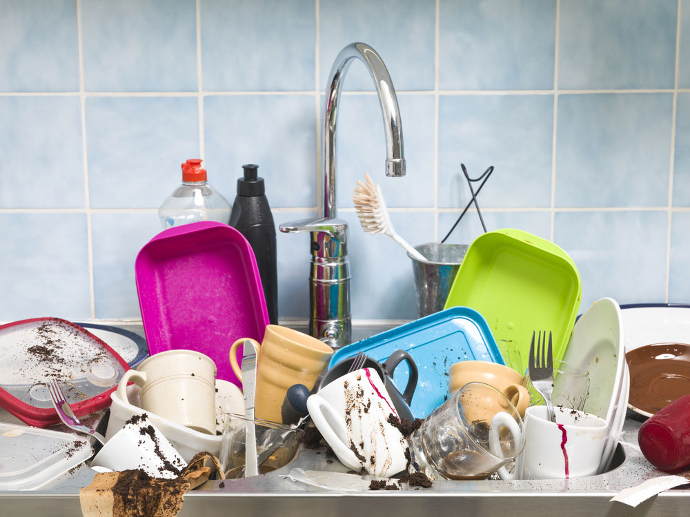 ומי שוטף כלים אצלכם? (צילום: shutterstock)
