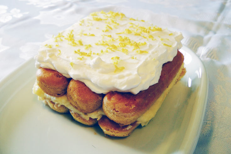 עוגת קרם לימון עם לימונצ'לו (צילום: אסנת לסטר)