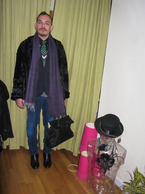 סילברמן מתלבש במיוחד בשביל טומי הילפיגר (צילום: גיא סילברמן)