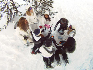 לא ויתרו על המסורת הקפואה של בניית איש שלג (צילום: ששון משה)
