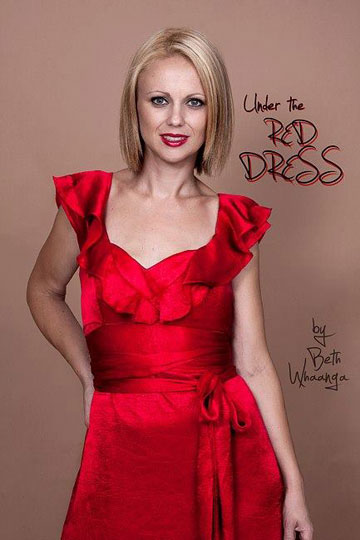 מתחת לבגדים הגוף מספר סיפור שונה לחלוטין.  בת' וונגה והשמלה האדומה (מתוך: facebook.com/underthereddress)