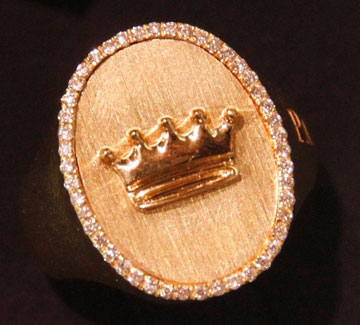 טבעת החותם של פדני שעוצבה במיוחד למלכת היופי (צילום: קובי בכר)