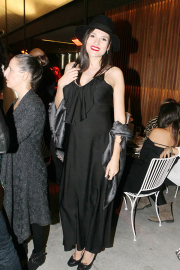 ילנה ראלף, 30, מלכת היופי לשנת 2005, לבושה בשמלה של ראג אנד בון (צילום: ראובן שניידר)
