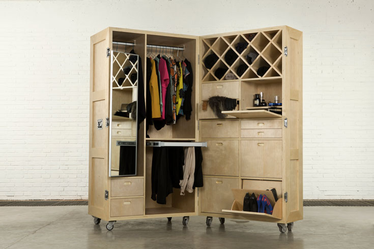 וזהו הארגז שנפתח לארון בגדים, מתוכנן לפרטי פרטים (צילום: Naihanli)