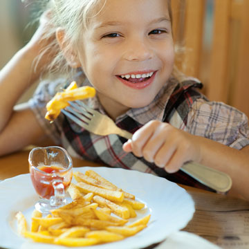 כמו שחשוב מה הילדים אוהבים לאכול, חשוב גם מה אנחנו אוהבות לאכול (צילום: shutterstock)