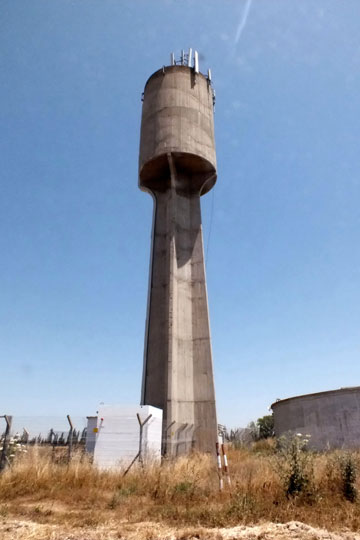 מגדל המים. יש מבנים לשימור (צילום: ריק פלג , מתוך פיקיוויקי)