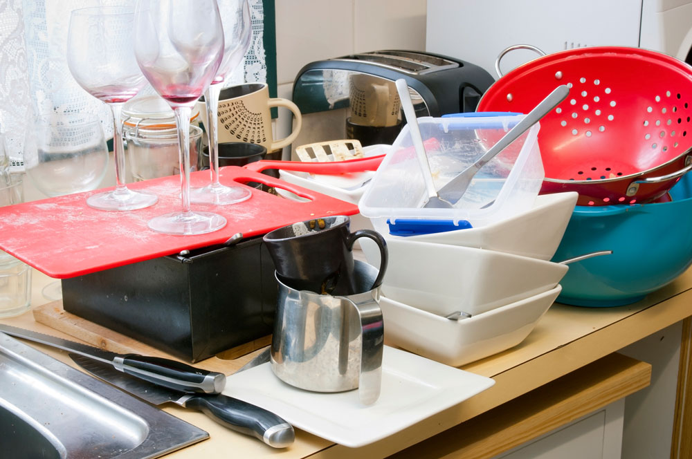 אין לכם מקום על השיש? גם במטבח קטן ניתן לארגן משטחי עבודה יעילים ונוחים (צילום: thinkstock)