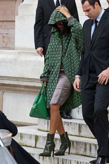 ריהאנה: נוטה לנעול נעליים שונות - האחת מכוערת מקודמתה (צילום: gettyimages)