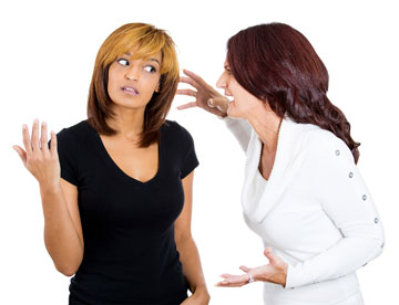 נשים רוצות לשמור על הפרטנרים שלהם מפני מתחרות (צילום: shutterstock)