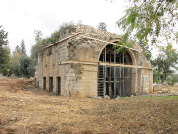 מבנה עתיק בג'לג'וליה, סמוך למסגד (צילום: מיכאל יעקובסון)