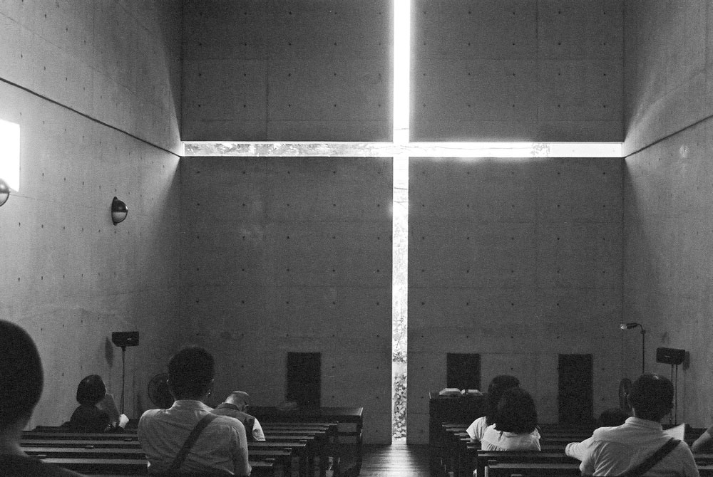 "כנסייה של אור" שבאחד מפרוורי אוסקה. אנדו התייחס אליה כאל חלל שחיים בו ולאו דווקא מיועד לתפילה (צילום: Chun-Hung Eric Cheng,  cc)