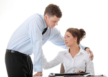  'תניחי שבעלך מפלרטט בצורה דומה עם מישהי מהמשרד. איך היית מרגישה?'  (צילום: thinkstock)