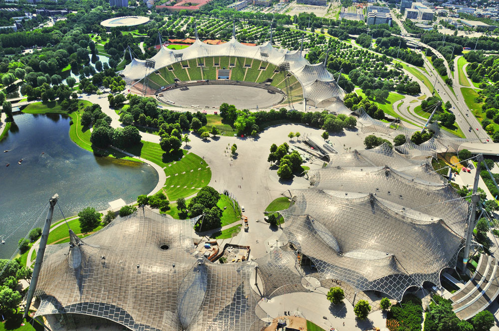 האצטדיון האולימפי למשחקי מינכן 1972 הוא המבנה הזכיר ביותר של אוטו, מומחה במבני מתיחה וממברנות, כפי שאפשר לראות גם בפרויקטים הבאים (צילום: shutterstock)