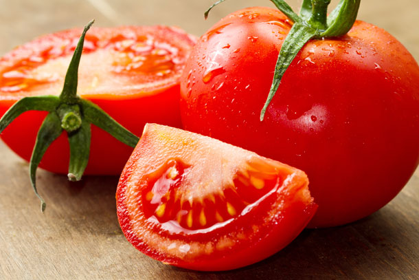 עגבניות. עשירות בליקופן, המגן במיוחד על תאי העור ועל רשתית העין (צילום: shutterstock)