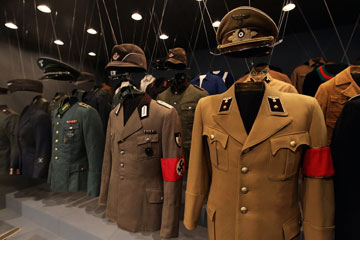 תערוכה של מדי הצבא הנאצי בשנת 2010 (צילום: gettyimages)