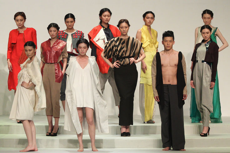 תצוגת הבוגרים של Institute of Fashion Technology בשבוע האופנה של סין (צילום: gettyimages)