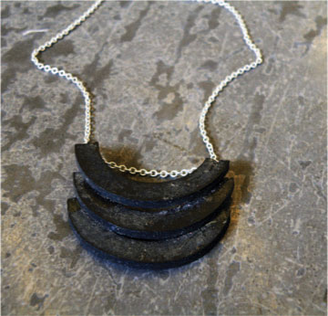עיצוב של ענת גל. תכשיטים מצינורות (צילום: ענת גל)