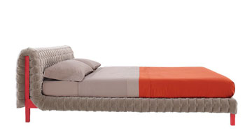 מיטה בעיצוב אינגה סמפה (באדיבות הביטאט)